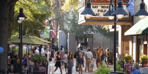 Street scene of the Charlottesville downtown mall